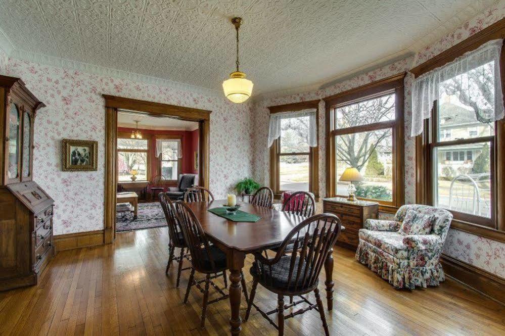 Harrison House Bed & Breakfast Naperville Buitenkant foto