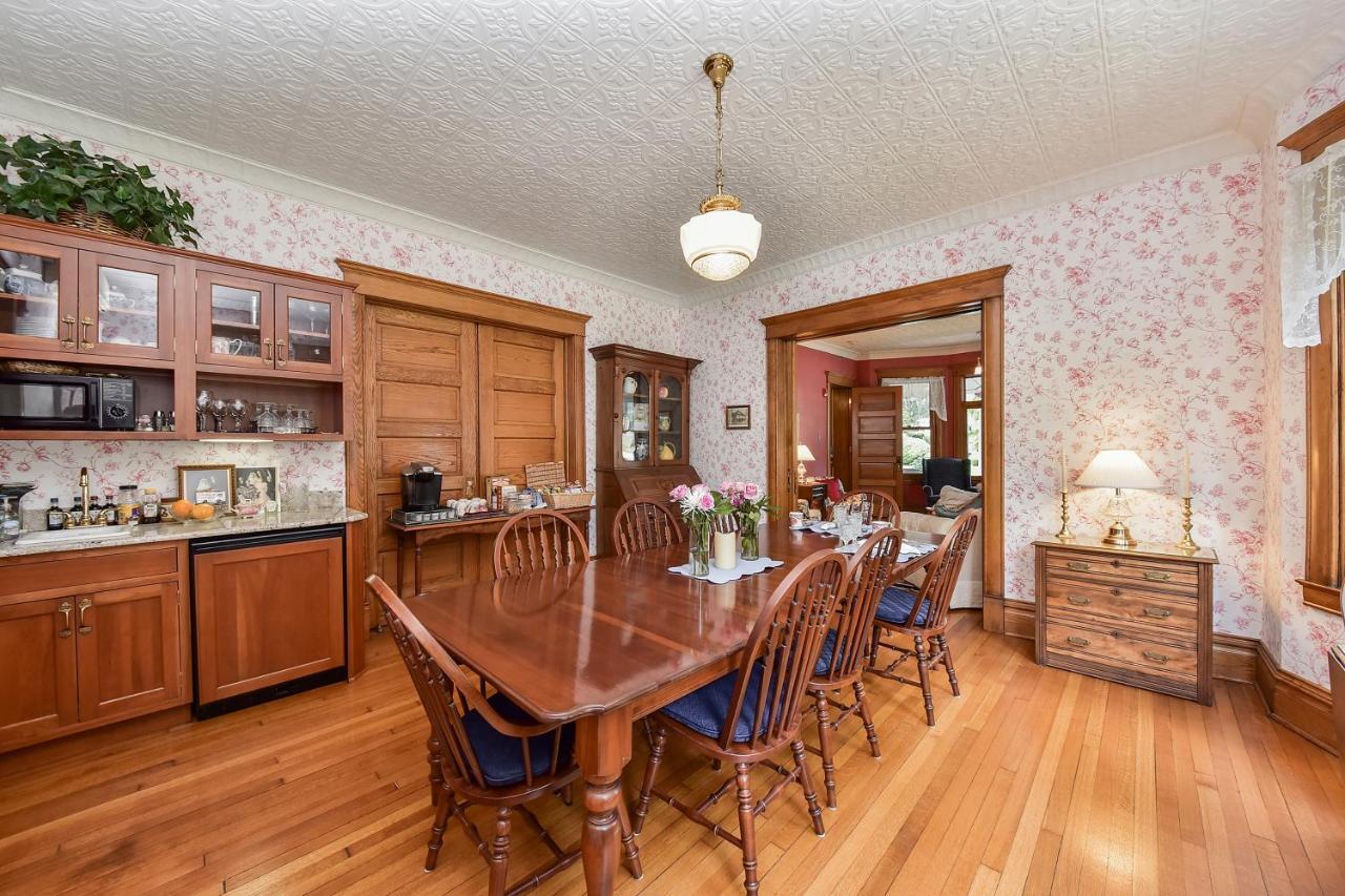 Harrison House Bed & Breakfast Naperville Buitenkant foto